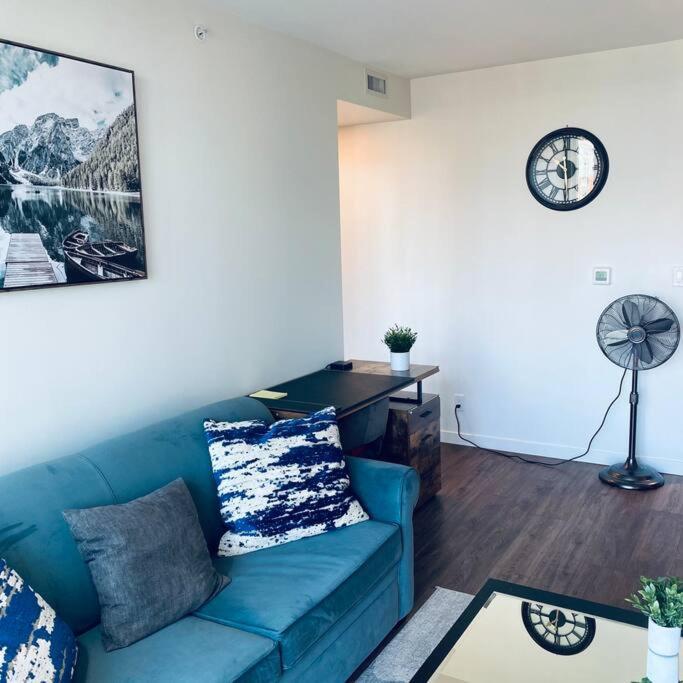 360º Rooftop Patio Views. Your-Home-Away-From-Home North Vancouver Esterno foto