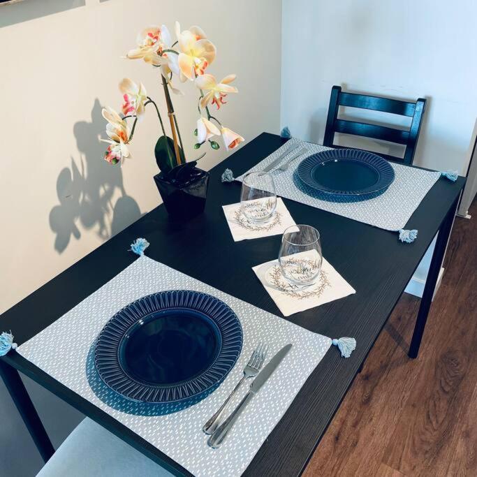360º Rooftop Patio Views. Your-Home-Away-From-Home North Vancouver Esterno foto